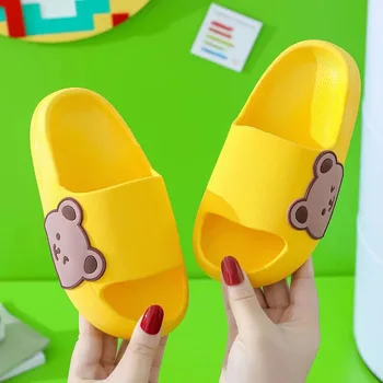 Cartoon Bear pantofole da spiaggia per bambini per ragazzi ragazze scarpe da casa estate suola spessa infradito EVA morbide pantofole da esterno bambino 1