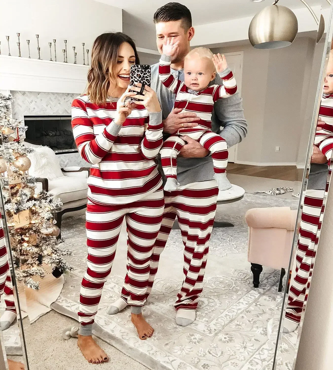 thumbnail image 2 of Pijamas navideños nuevos de 2024, conjuntos familiares a juego, estampado de rayas, suaves y sueltos, traje de 2 piezas, ropa de dormir, mameluco para bebé, pijama de aspecto navideño, 2 of 5