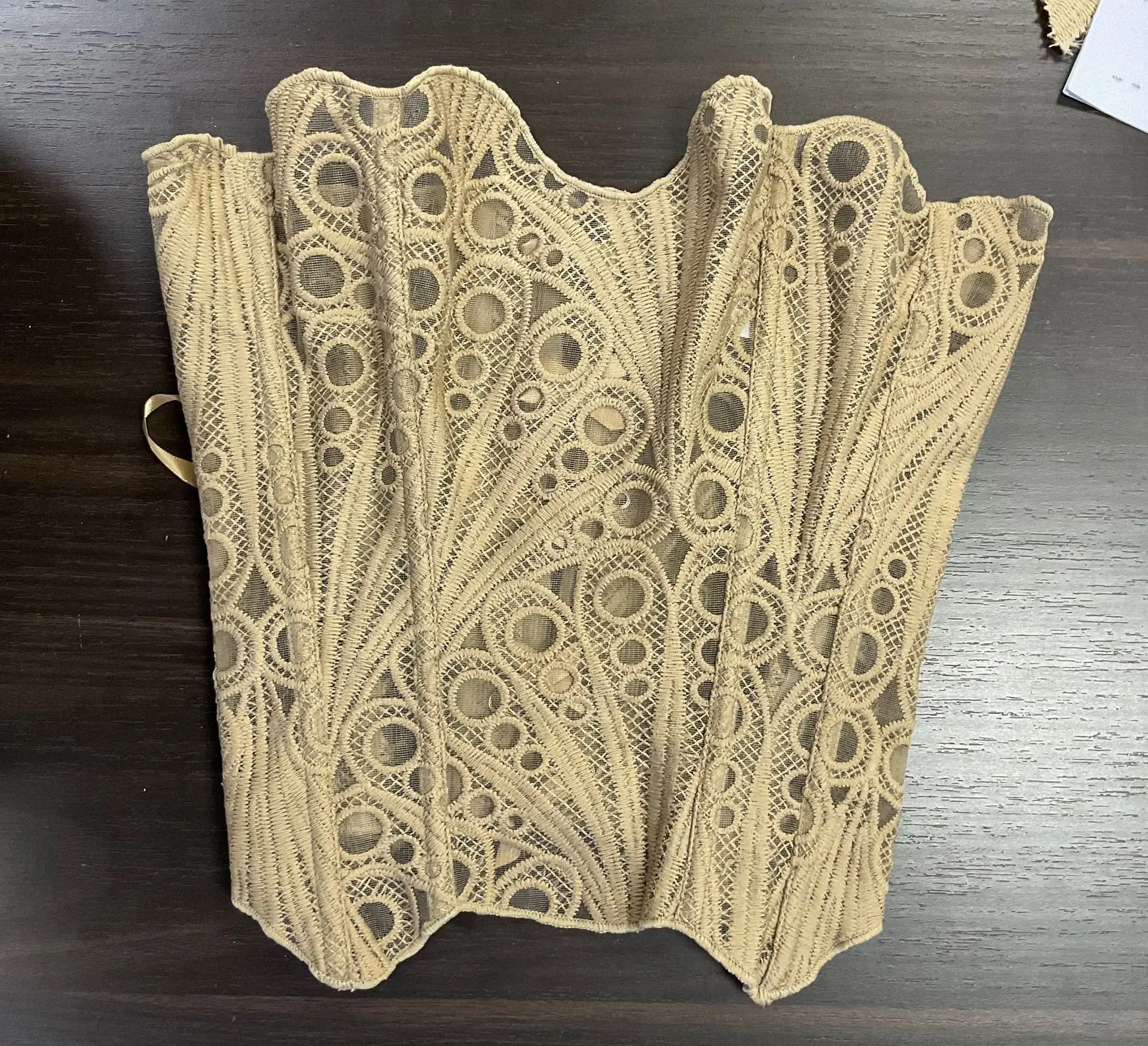 Body de encaje ligero con diseño de espina de pescado, corsé de malla de doble capa, ajuste ceñido, control de abdomen fruncido, cobertura completa, sin cierre de botones