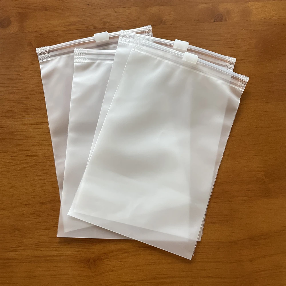 Waterproof-and-Dust-Proof-Plastic-Zipper-Bags-Travel-Seal-Bags-Reclosable-CPE-Flat-Pouches-Slide ...