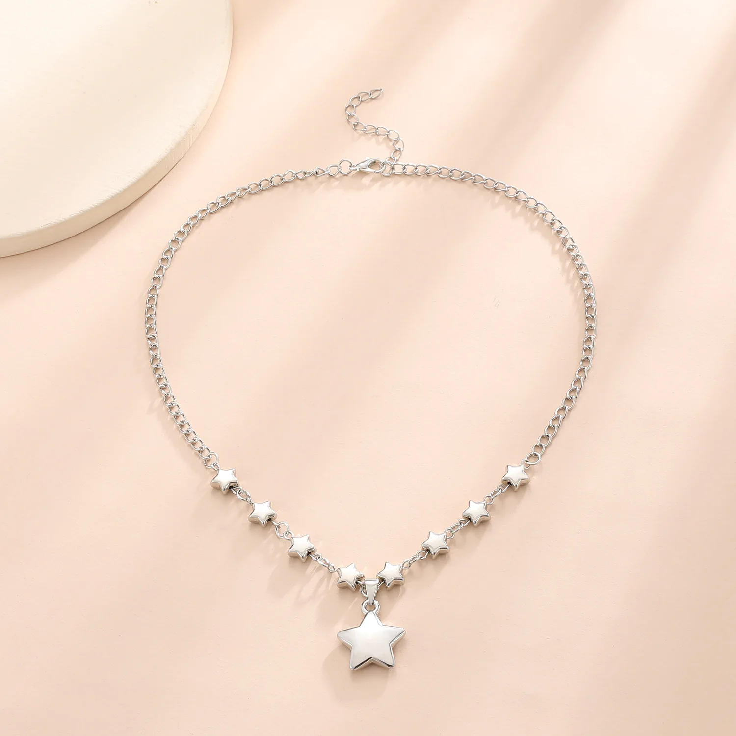 

Factory Wholesale New Pentagram Necklace 2023 Creative Niche Design Star Chain Lock Bone Chain Hot Gift Necklace for Women