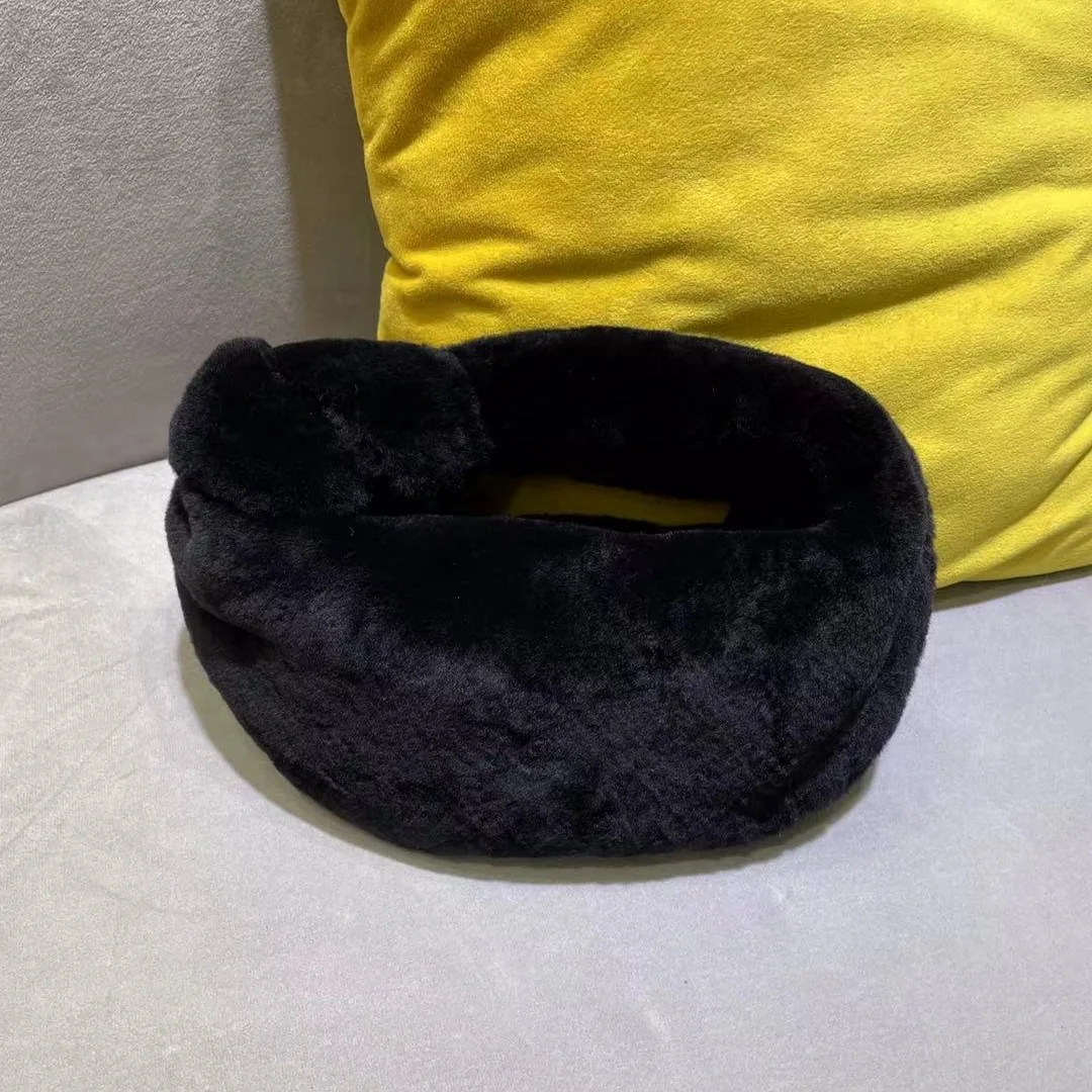

New Designer Women Handbag Wool Plush Warm Knot Cloud Pouch Bag Luxury Female Tote Purse Designer Bag