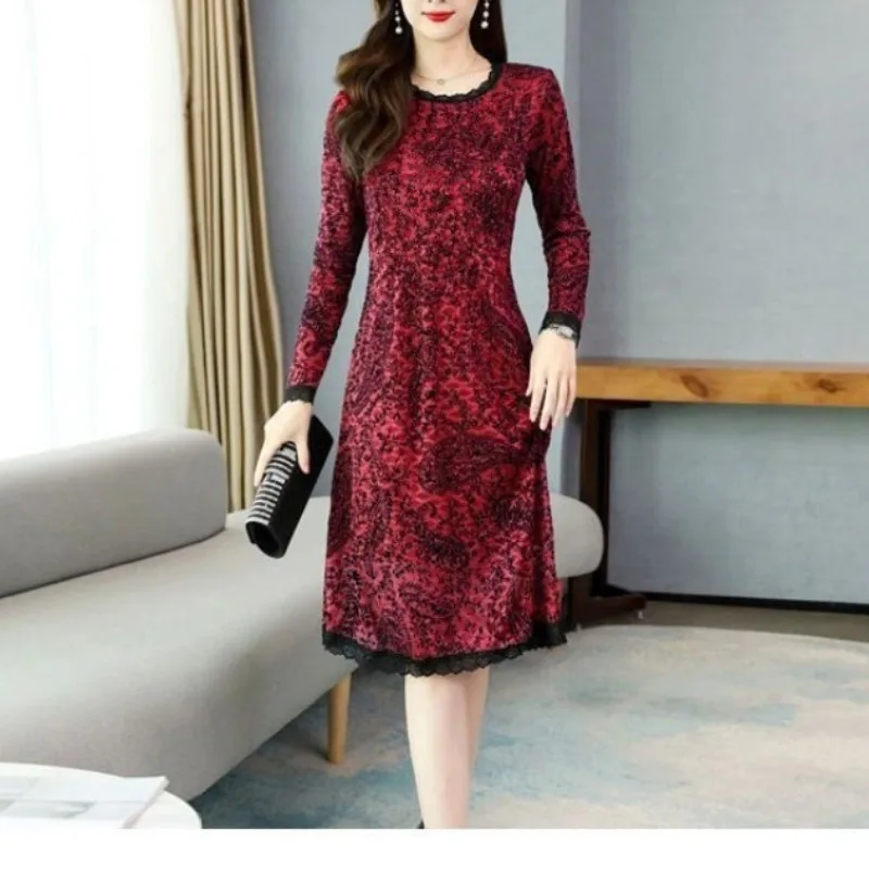 

2023 Autumn and Winter Women's Pullover Round Neck Printing Lace Slim Bottom Fashion Casual Elegant Commuter Long Sleeve Dress