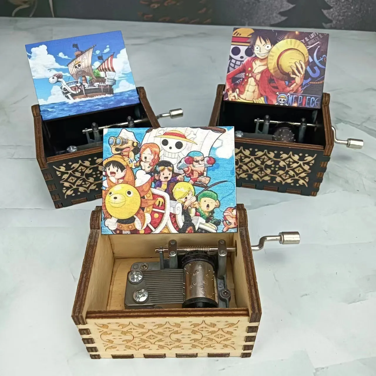 애니메이션 원피스 뮤직박스 나무 핸드 크랭크 뮤직박스, 재미 있고 창의적인 어린이 장난감, 집 장식 