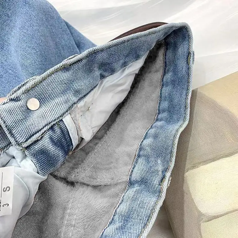 Warme, hoch taillierte Dad-Jeans aus Samt für Damen im Herbst- und Winter-Look. Schlanke, lockere, dicke und weite Beinhosen mit Karotten-Chic – Detail 29