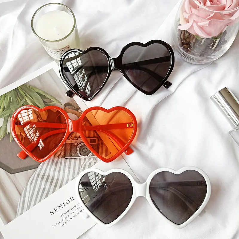 

New Brand Women New Retro Heart Shape Sunglasses candy color Love Sunglasses cut red Decorative Glasses shades for women