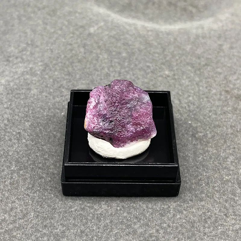 100%  Natural Myanmar ruby Mineral Specimens Stones and Crystals Healing Crystal   +Box size:27*27*25mm