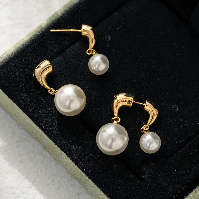 Light luxury fashion vintage imitation pearl earrings women