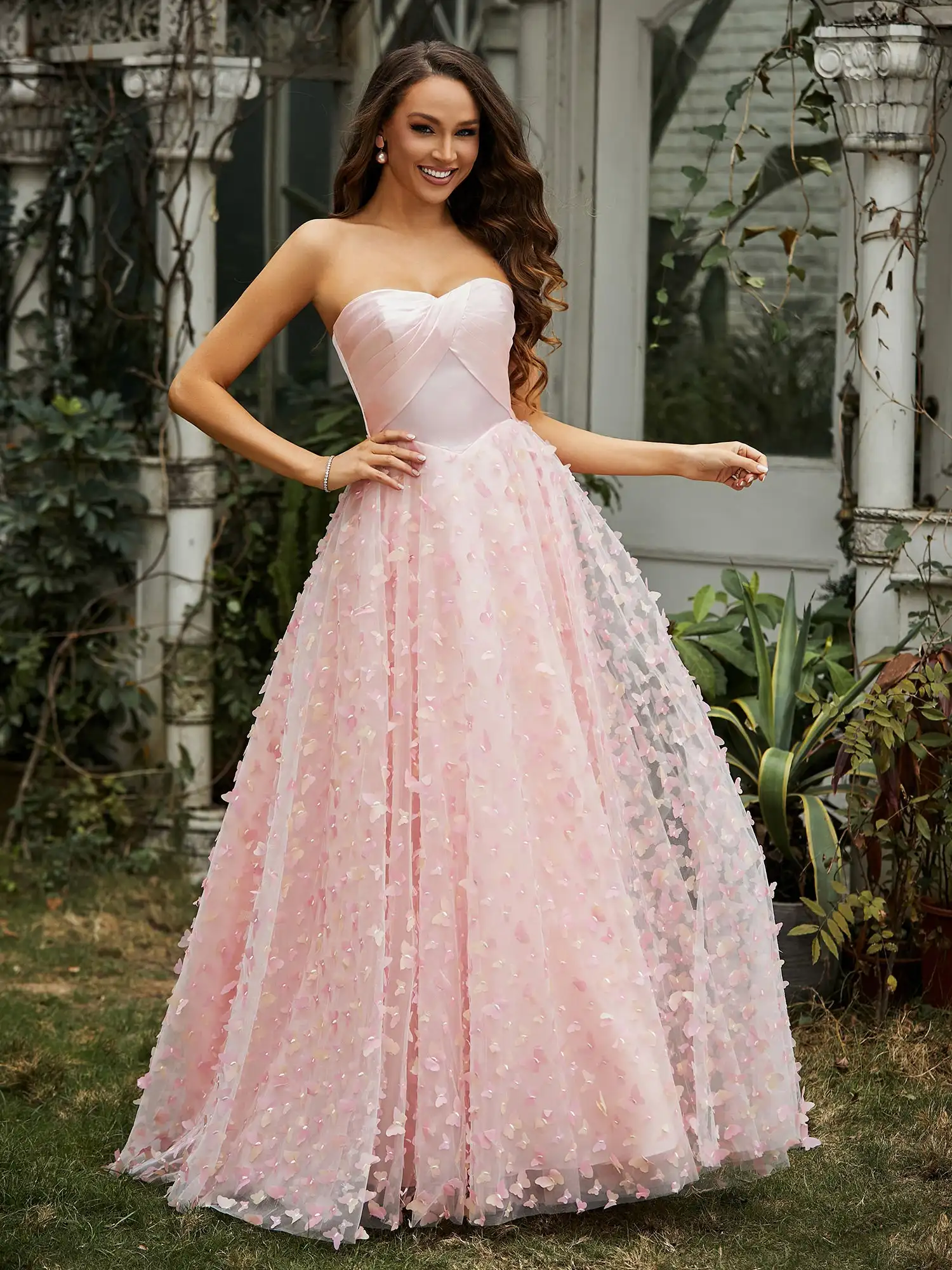 

Women Sweetheart Neck Butterflies Appliqued Ball Gown Strapless A Line Long Prom Dress Open Back Lace Up Evening Party Dresses