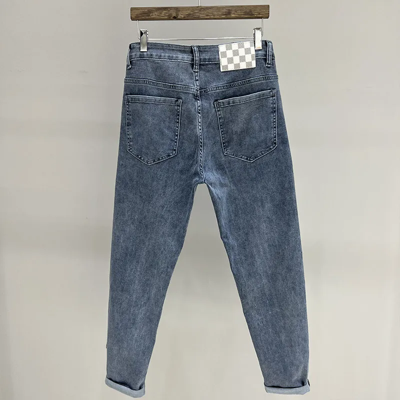 Рисунок 4 - Мужские джинсы с квадратным принтом