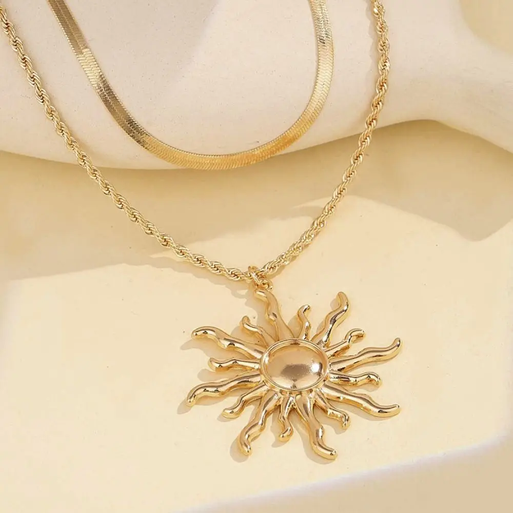 2 Pcs/Set European American Style Sunflower Pendant Necklace Trendy Unique Layered Choker Fashion Collarbone Jewelry for Women