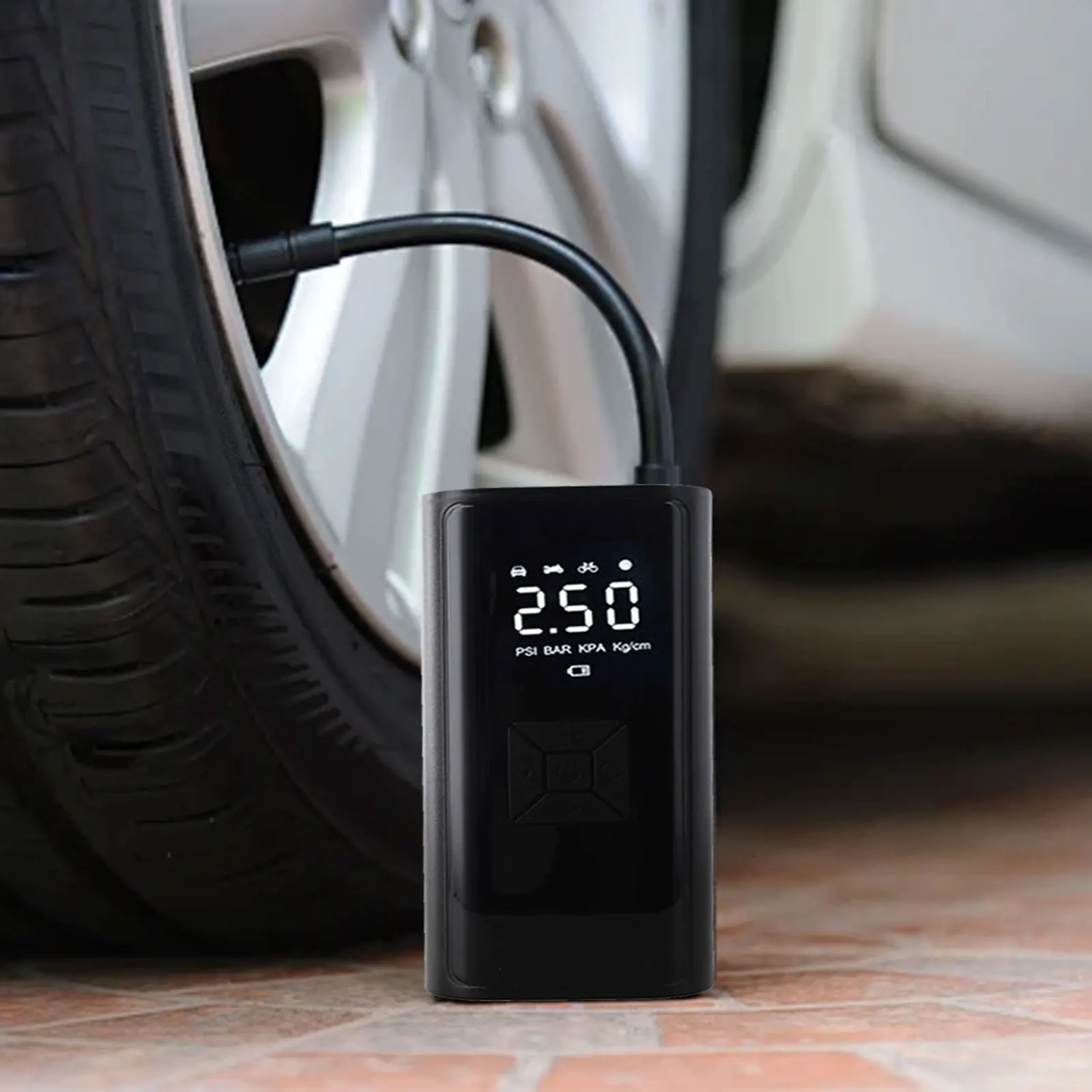 デジタルディスプレイコンプレッサーポータブルタイヤインフレータ旅行用 USB 充電式エアコンプレッサー 12V 電気操作自転車用