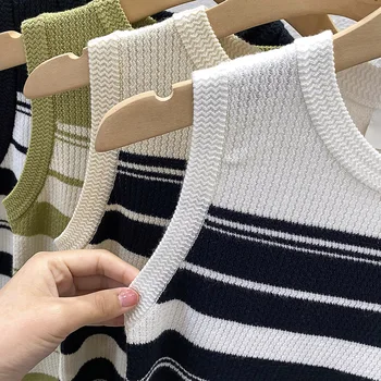 سترة بروتيل محبوكة مخططة على الطراز الكوري لعام 2025 سترة صيفية بدون أكمام بقصة ضيقة قطع علوية نسائية جديدة غير رسمية برقبة دائرية 5