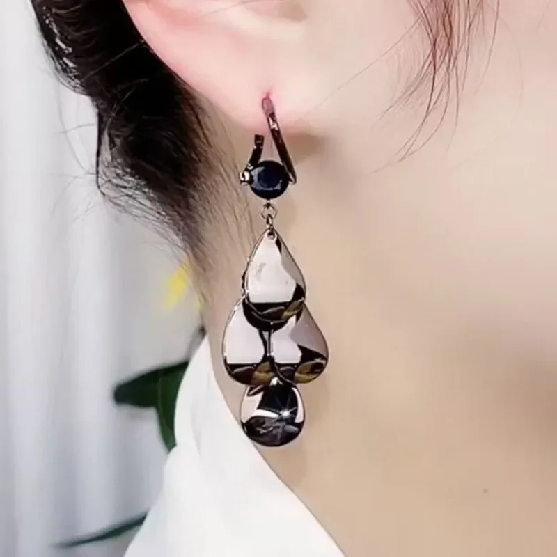 

New High-end Black Sequin Women's Earrings with Versatile Personality, Trendy Temperament, and Fashionable Girl Earrings