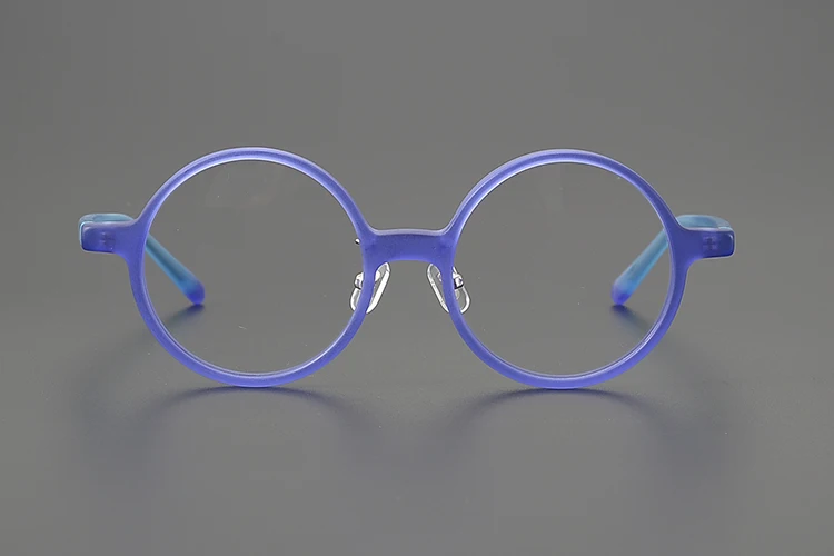 Lifestyle photo with Nobler eyeglasses