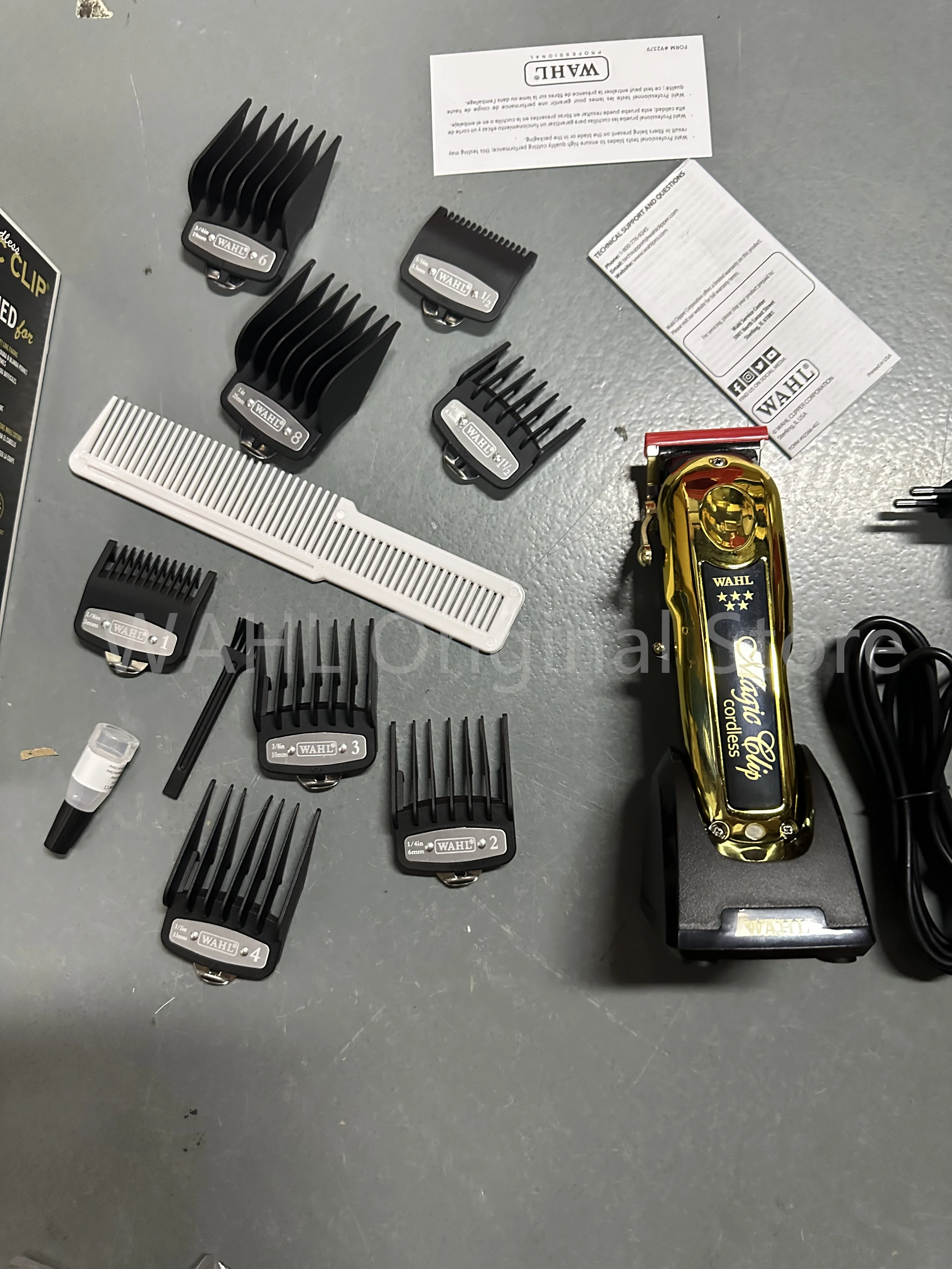 Wahl 8148 Professional 5 Star Cordless Magic Clip Hair Clipper Detailer Li Hair Trimmer Golden Edition with a Charge Stand