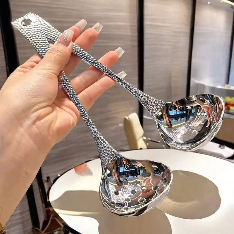 Stainless Steel Spoon Soup Spoon Stainless Steel Spoon Long Handle Leaky Spoon for Hot Pot Scoops Restaurant Eating Soup Scoops Kitchen Tableware Cooking Gadgets