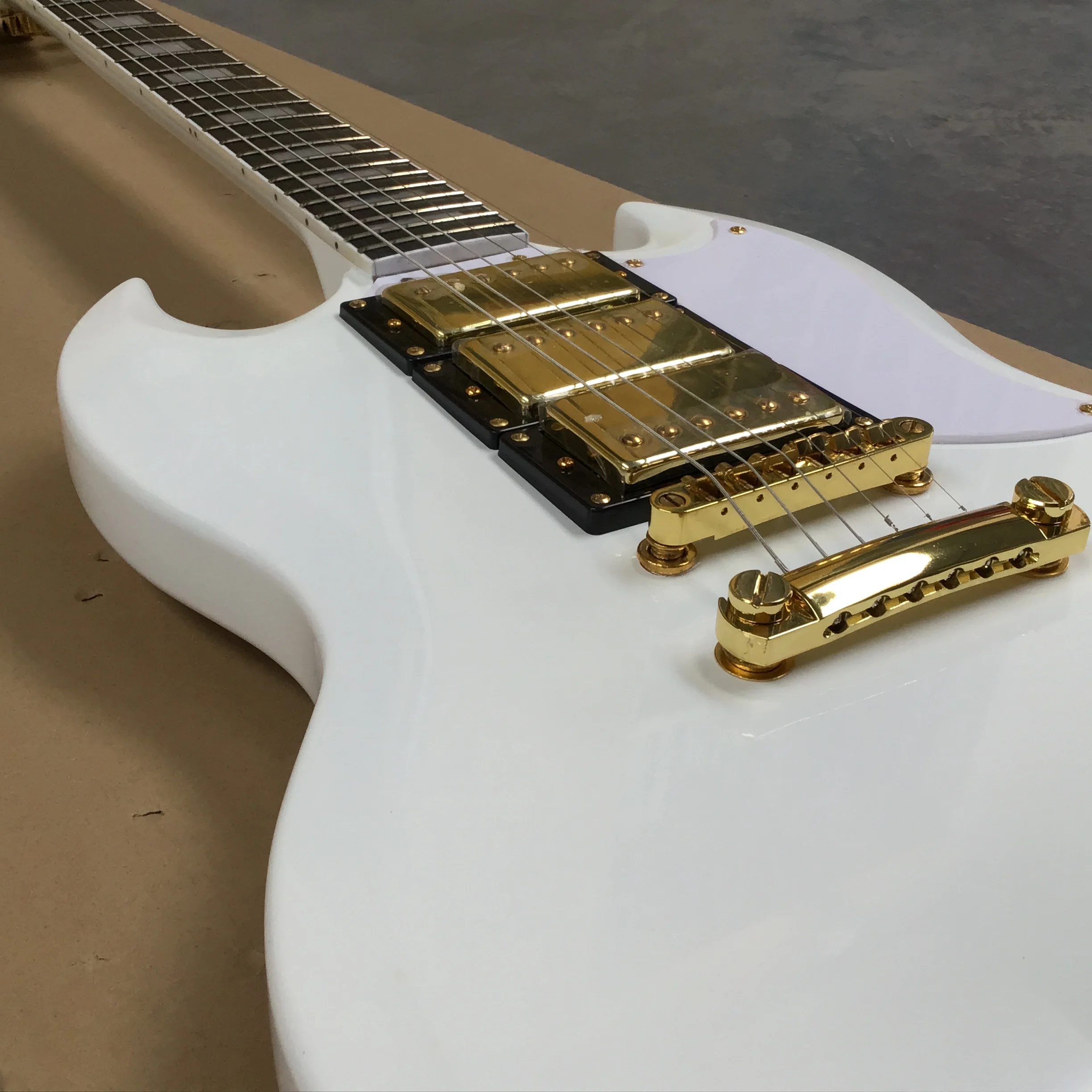 Electric guitar the Body white Color with golden,High Quality Guitarra, factory hot sg in stock
