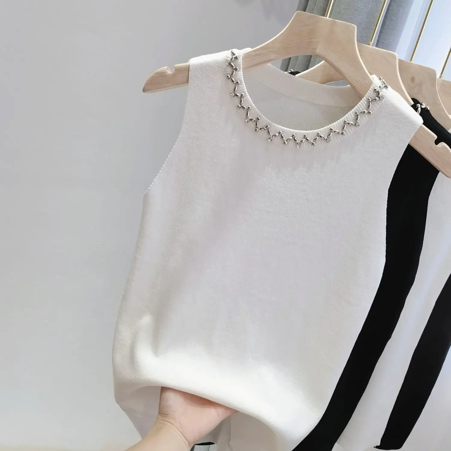 

Women 2024 Spring Summer Fashion Solid Color Camis Vest Female Casual Sleeveless Tops Ladies O-neck Knitted Tanks Tops H54