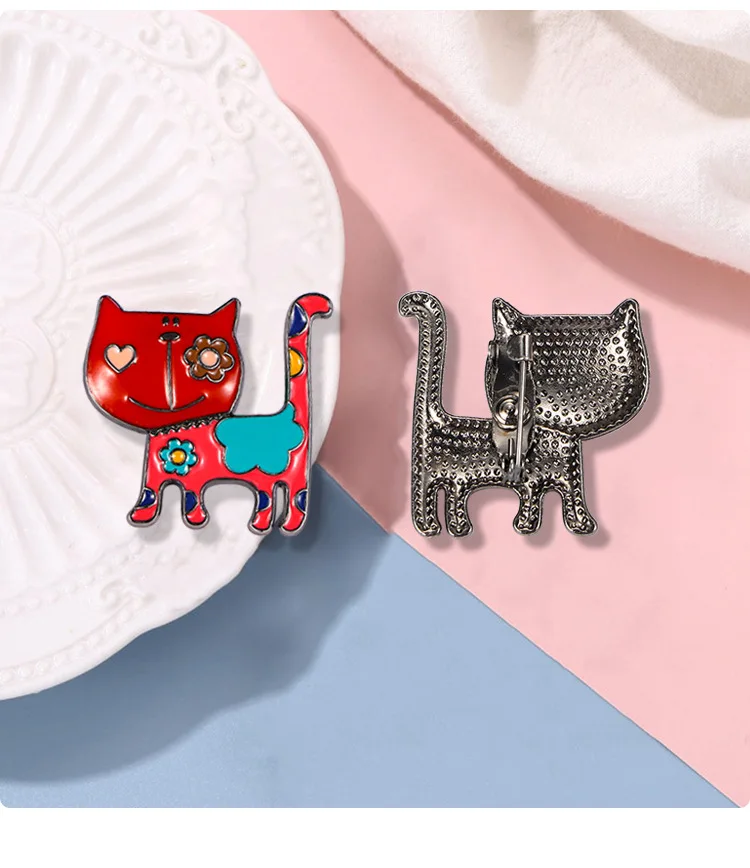 Charming Cat Shaped Vintage Brooch for Women