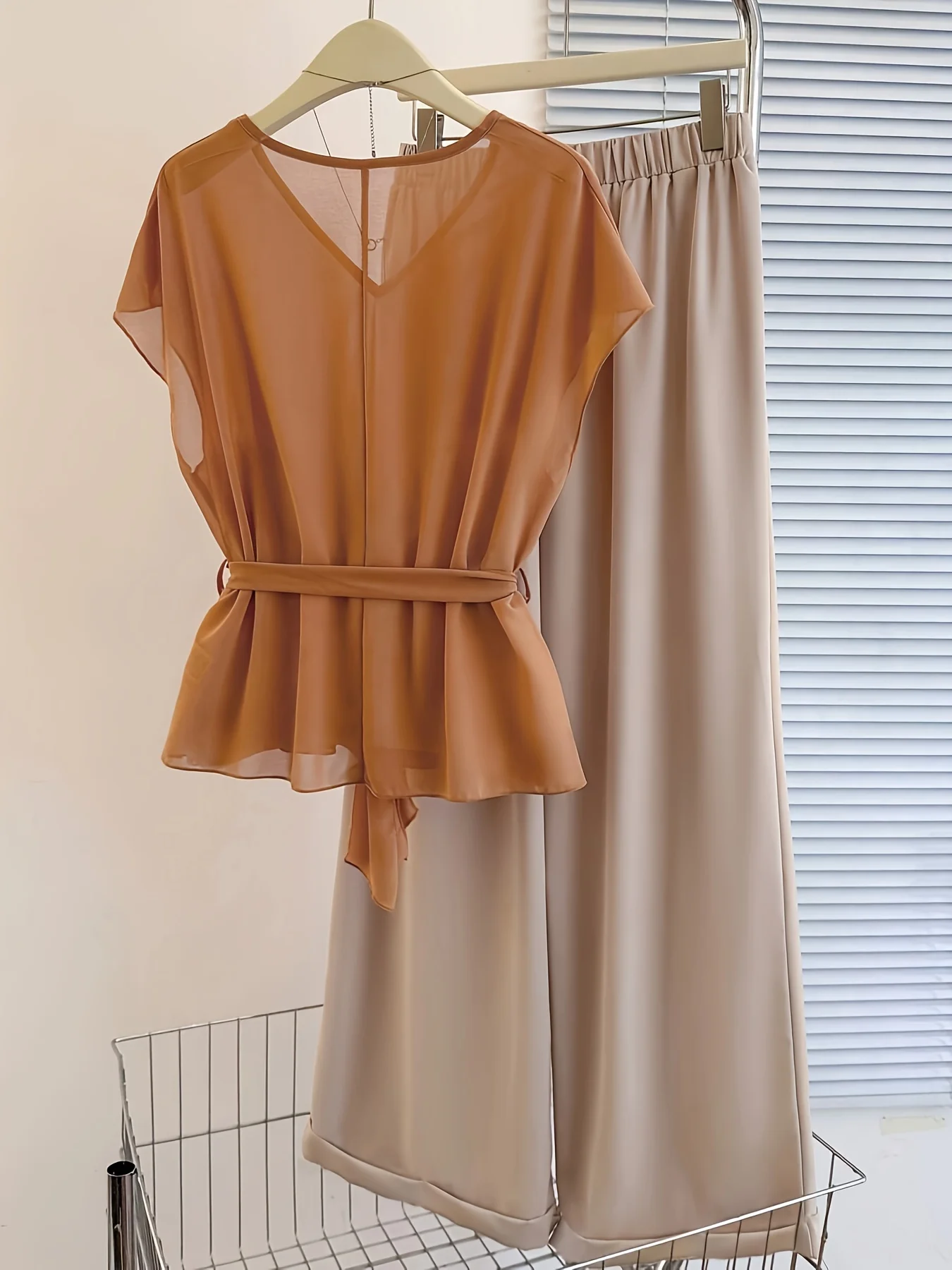 طقم صيف 2025 للنساء طقم مكون من قطعتين من بلوزات و...