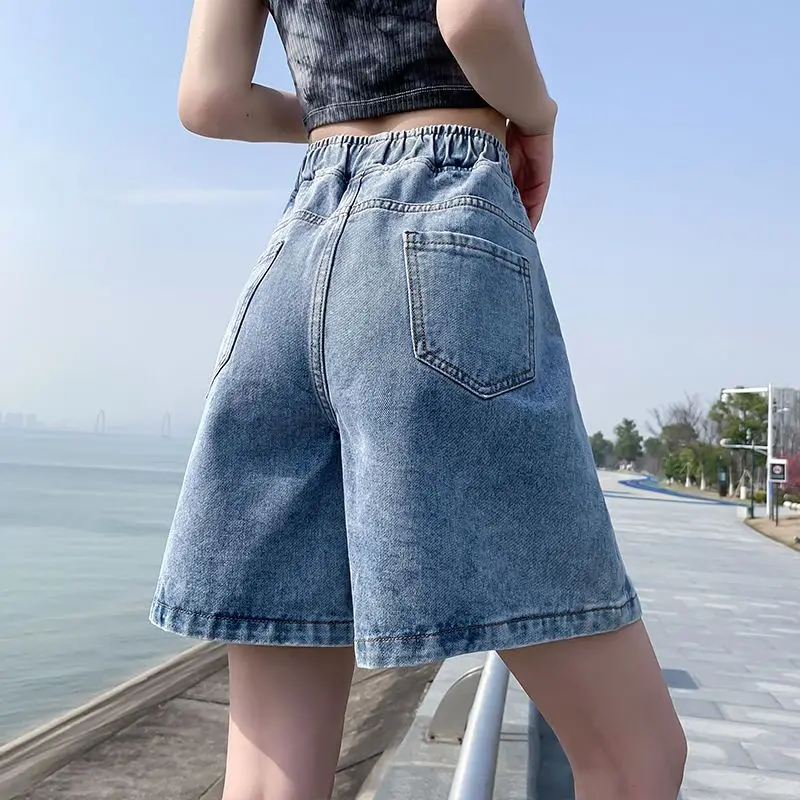 Рисунок 3 - Женские джинсовые шорты с завышенной талией