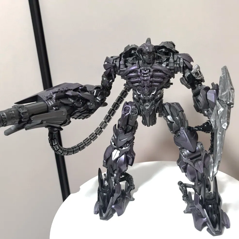 BAIWEI Shockwave Transformation Robot Action Figure Anime Collectible Gift