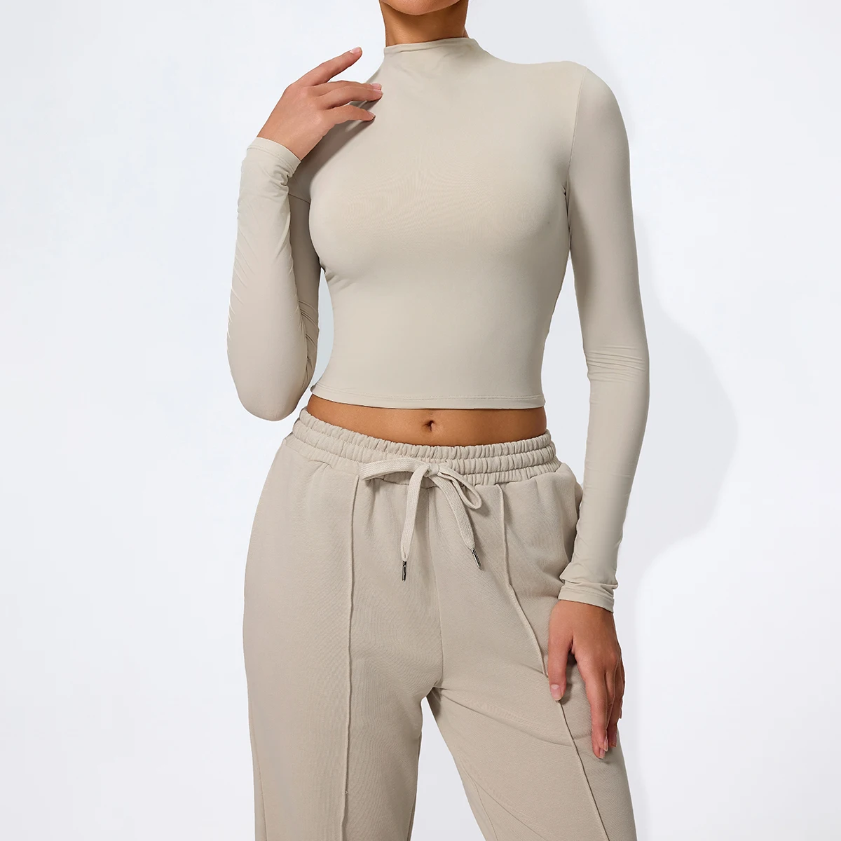 סט ארוך עם חולצת Fitness ומכנסי Sweatpants