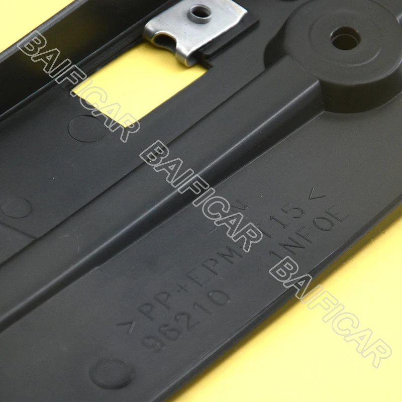 Baificar 브랜드의 새로운 1PCS 라이센스 플레이트 프레임 96210-1NF0E 962101NF0E 인피니티 G25 G35 G37