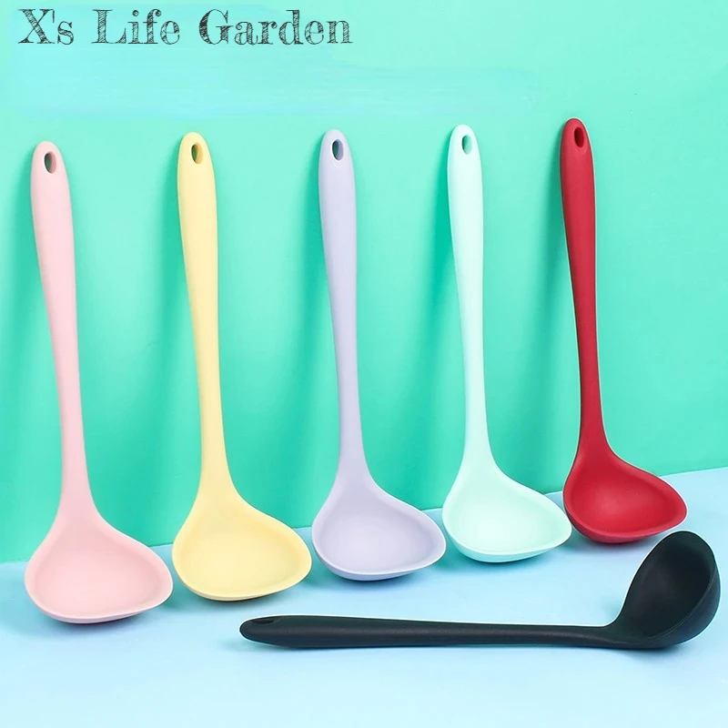 Wooden Serving Spoon Ladle Silicone Ladle Soup Spoon Non-stick Curved Handle Unbreakable Big Round Scoop for Dinner Creative Kitchen Dining Tool Tableware