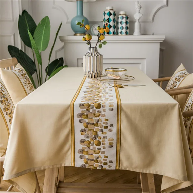 식탁에 고급스러움과 우아함을 더하는 럭셔리 자수 꽃 장식 린넨 식탁보