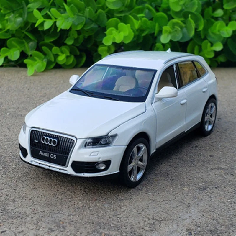 1/32 아우디 Q5 SUV 합금 자동차 모델 다이캐스트 금속 장난감 차량 자동차 모델 시뮬레이션 소리와 빛 컬렉션 어린이 장난감 선물