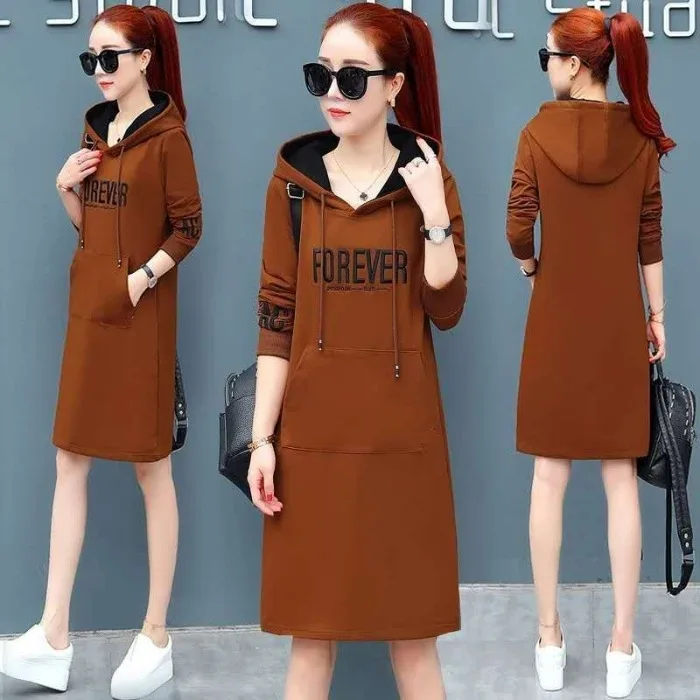 فستان ميدي بغطاء للرأس وأكمام طويلة من الصوف السمي...