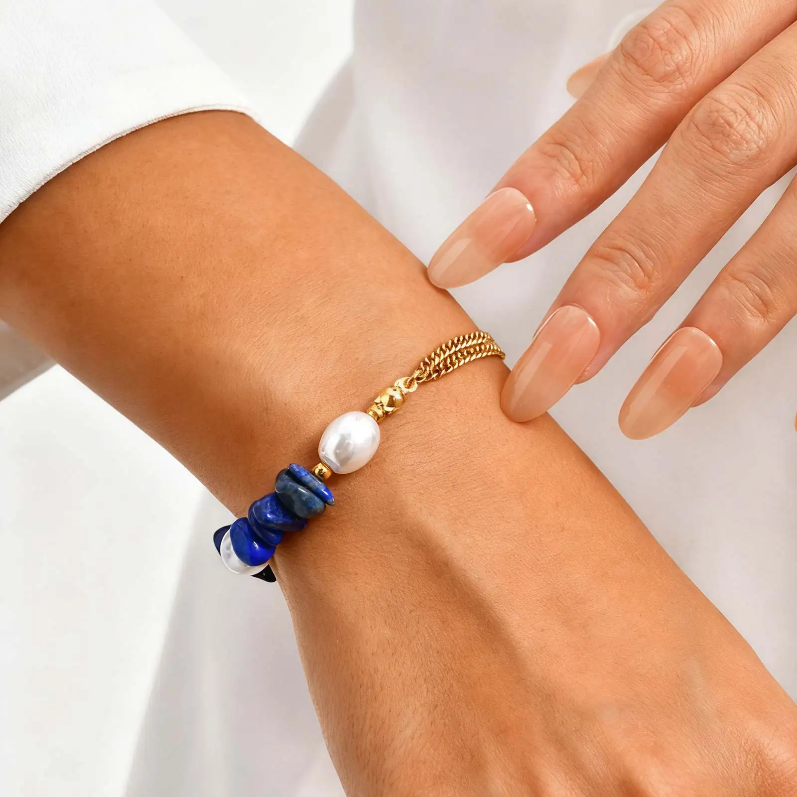 Unregelmäßiges Lapislazuli-Armband mit natürlichem blauem Stein, verstellbares Armband aus Edelstahl mit Imitationsperle für Damen, Modeschmuck – Detail 3