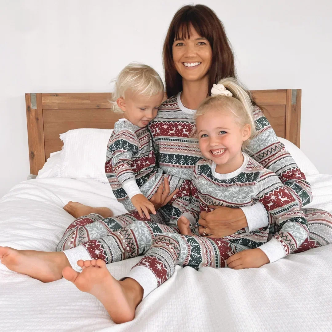 thumbnail image 4 of Pijamas navideños familiares 2024, conjuntos a juego para mamá, hija, papá e hijo, conjunto de pijamas casuales, ropa de Año Nuevo, regalo, look familiar, 4 of 5