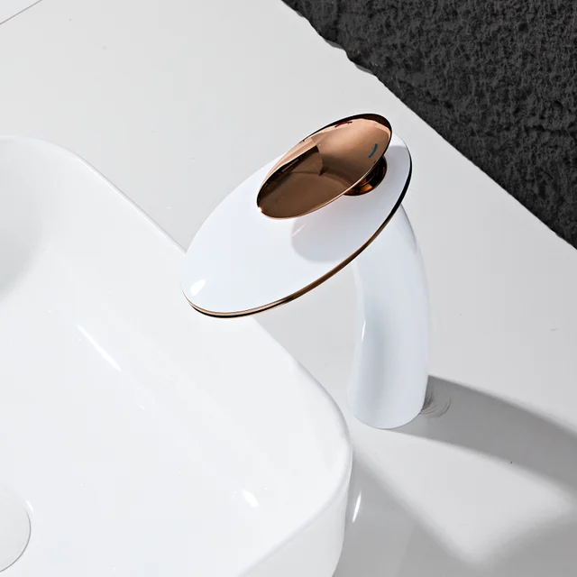 ก๊อกน้ำห้องน้ำสีโรสโกลด์ ก๊อกน้ำอ่างล้างหน้าทองเหลือง ก๊อกน้ำอ่างล้างหน้าแบบน้ำตก น้ำร้อนน้ำเย็น ก๊อกน้ำติดตั้งบนเคาน์เตอร์ ก๊อกน้ำห้องน้ำ 4