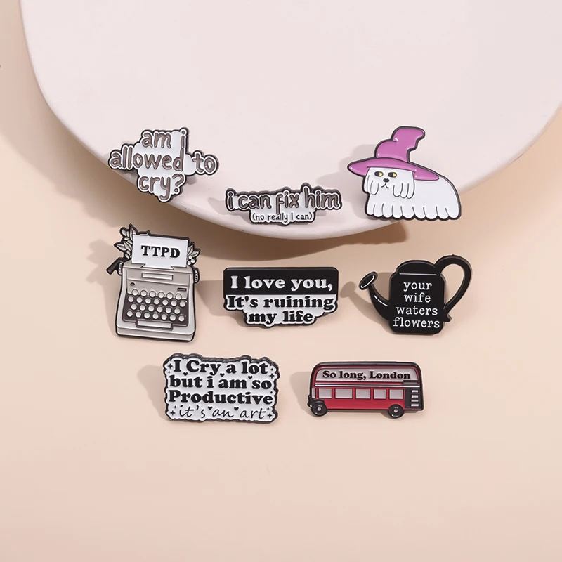 Berühmte weibliche Pop-Sänger Cartoon Emaille Pins lyrische Lyrics Broschen kreative Metall Revers Abzeichen Zubehör Geschenk für Freunde – Detail 11