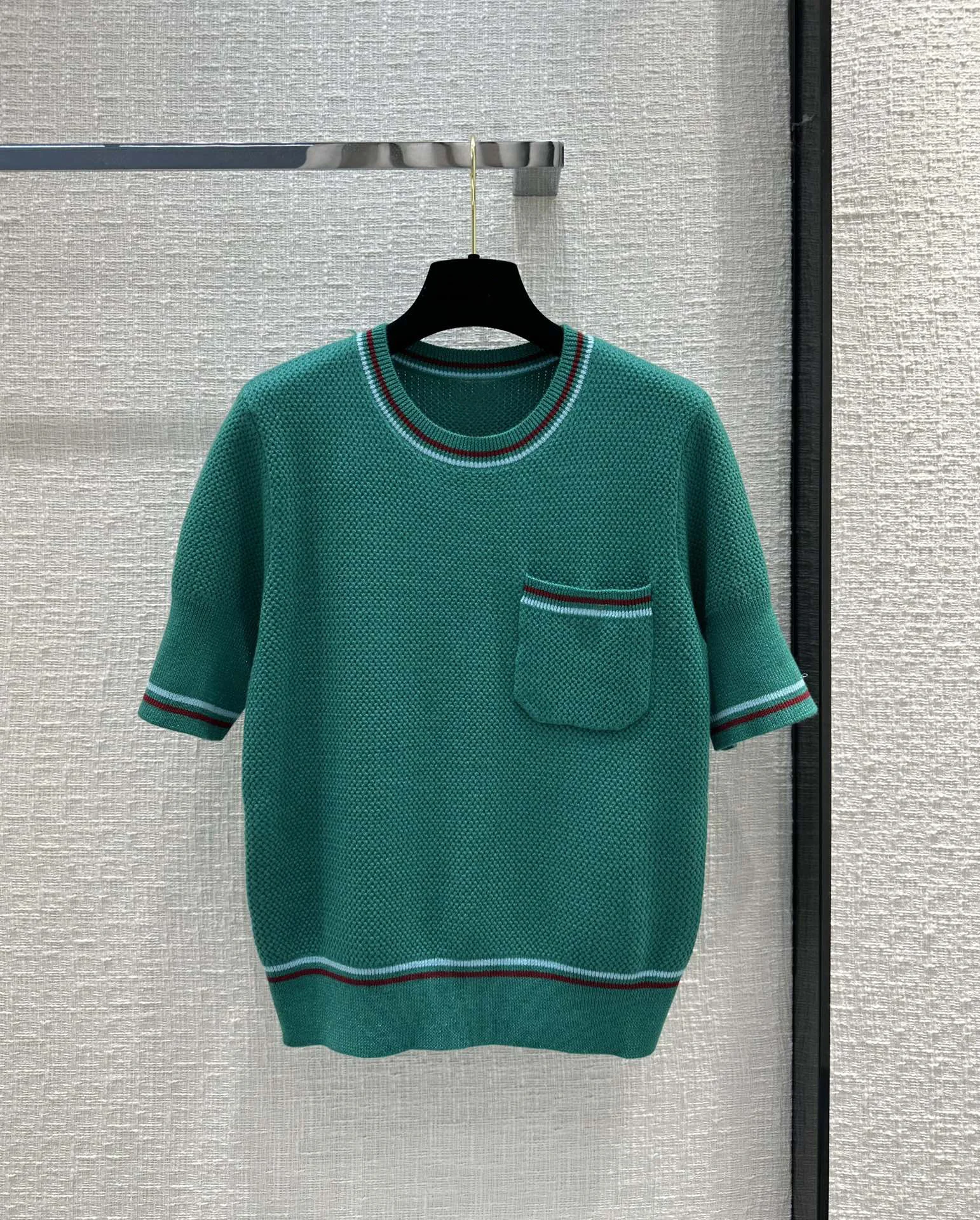 

Round neck short-sleeved knitted top, contrasting color striped edge design to reduce the age of the girl temperament6.27