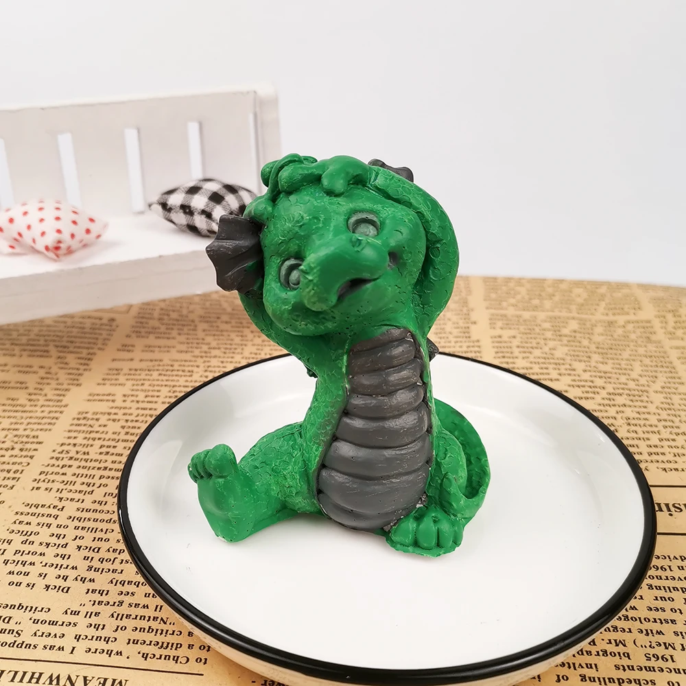 Dragon Silicone Mold Cute Dragon Fondant Mold Animal Dragon Chocolate Mold  Baking Mould Tool for Cake Decorating Polymer Clay (Flying Dragon)