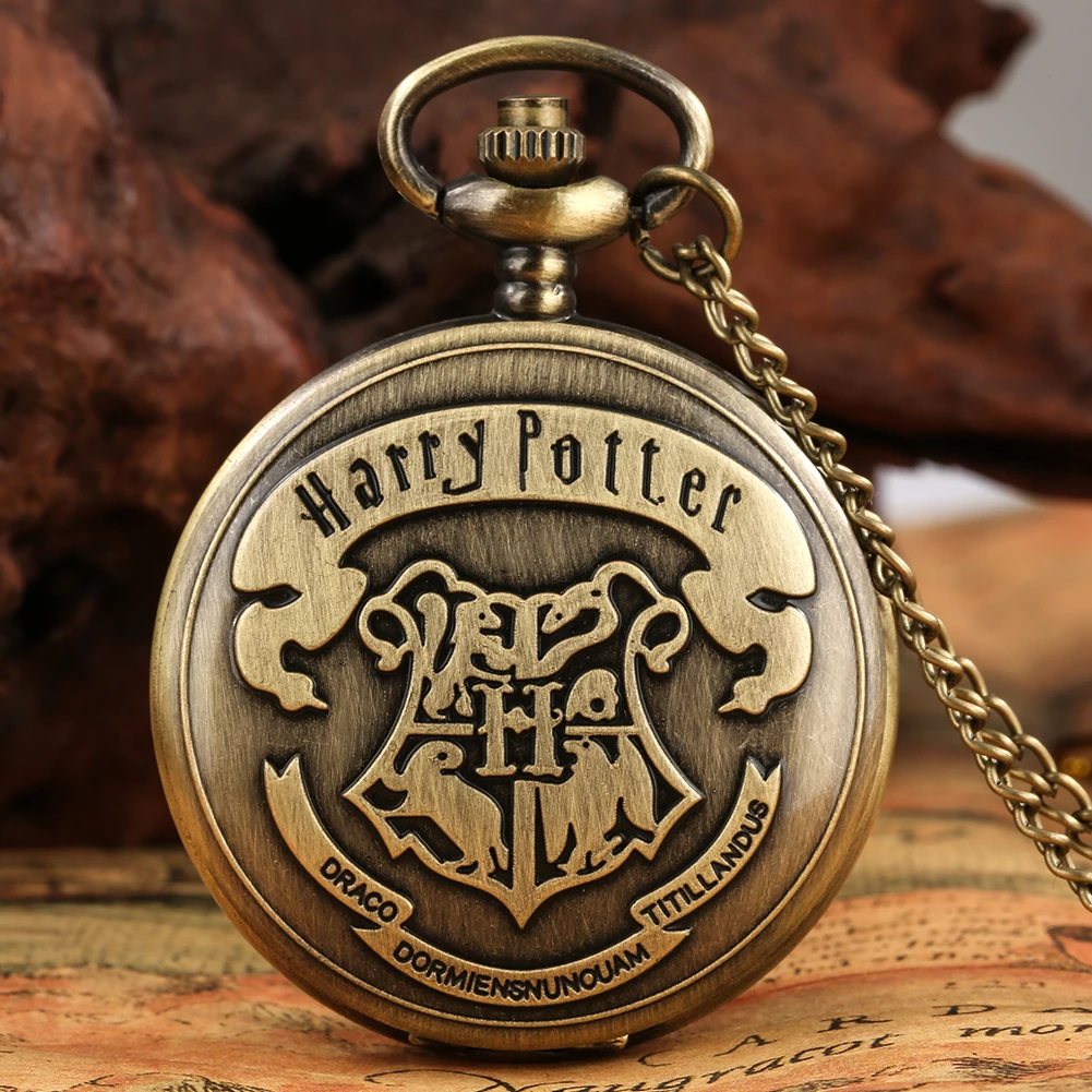 

Magic School Pocket Watch Shield Witchcraft and Wizardry Pocket Watch Quartz Movement Pendant Clock Best Gift Reloj De Bolsillo