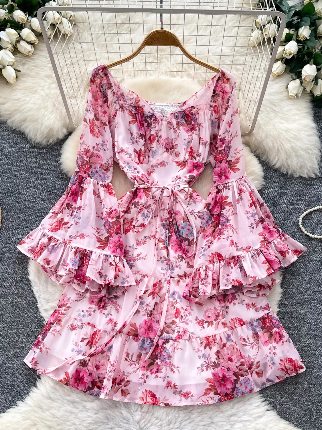 Romantic Floral Print Bell Sleeve Dress Women's Waist Cinched Slimming Cake Skirt Elegant Vacation Style Long Sleeve round Neck