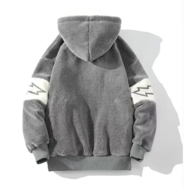 Рисунок 4 - Нишевый свободный костюм для пары в студенческом стиле