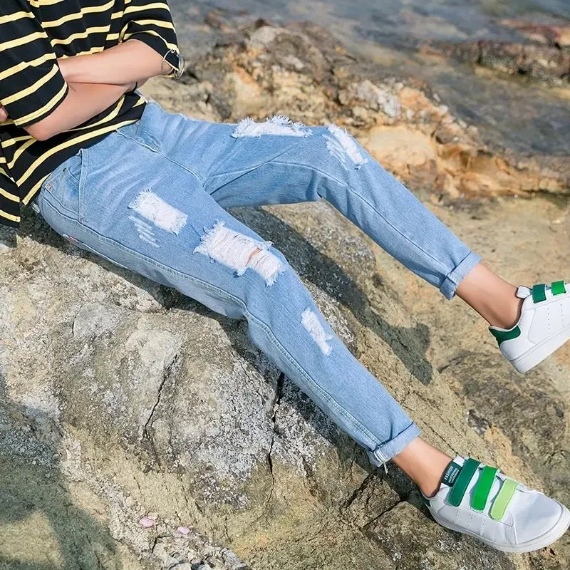 Men's Jeans with Holes Broken Man Cowboy Pants Tapered Ripped Torn Korean Fashion Regular Punk Stacked Vintage Kpop Xs Trousers