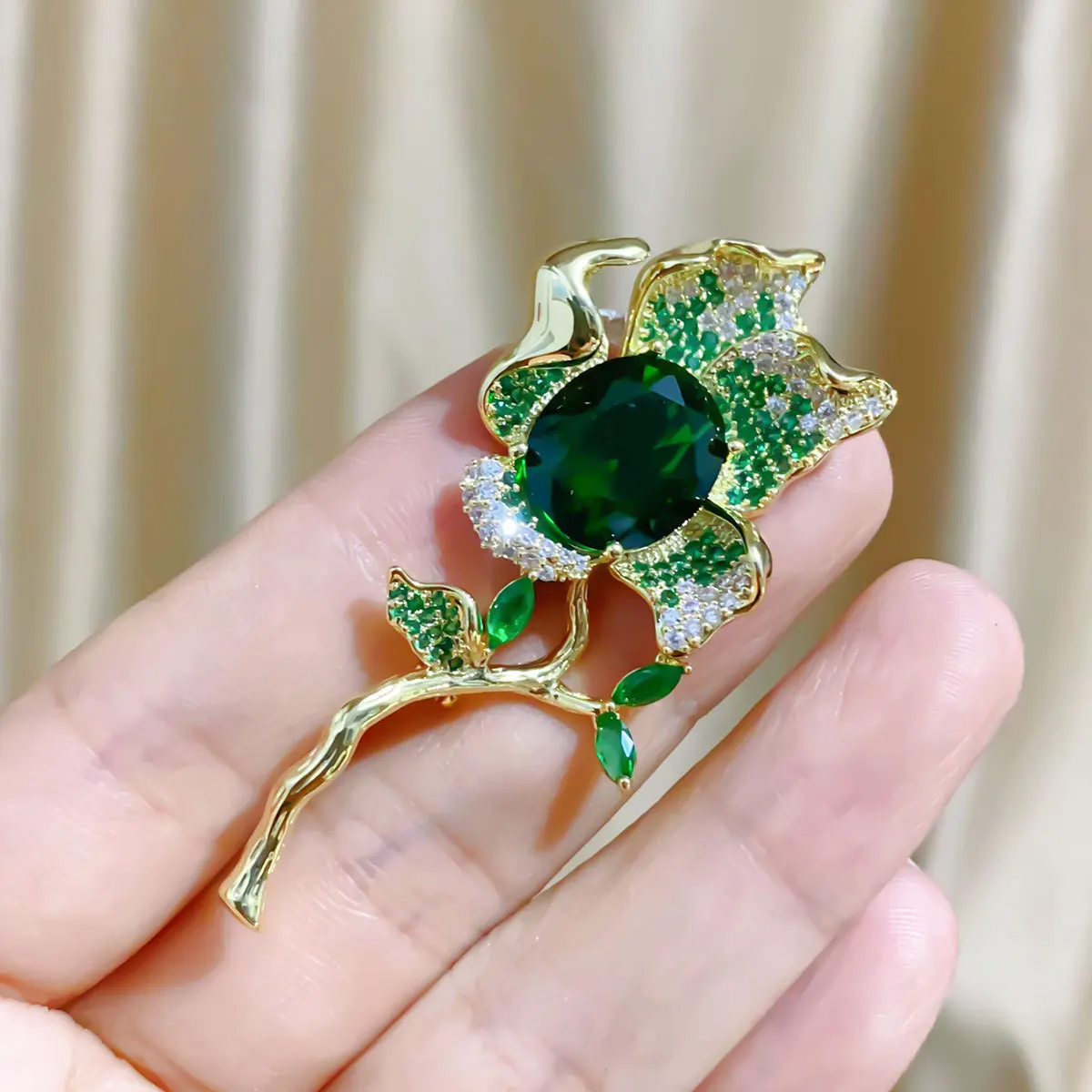 

New Luxury Court-style Emerald Zircon Floral Brooch Corsage Premium Vintage Suit Accessories