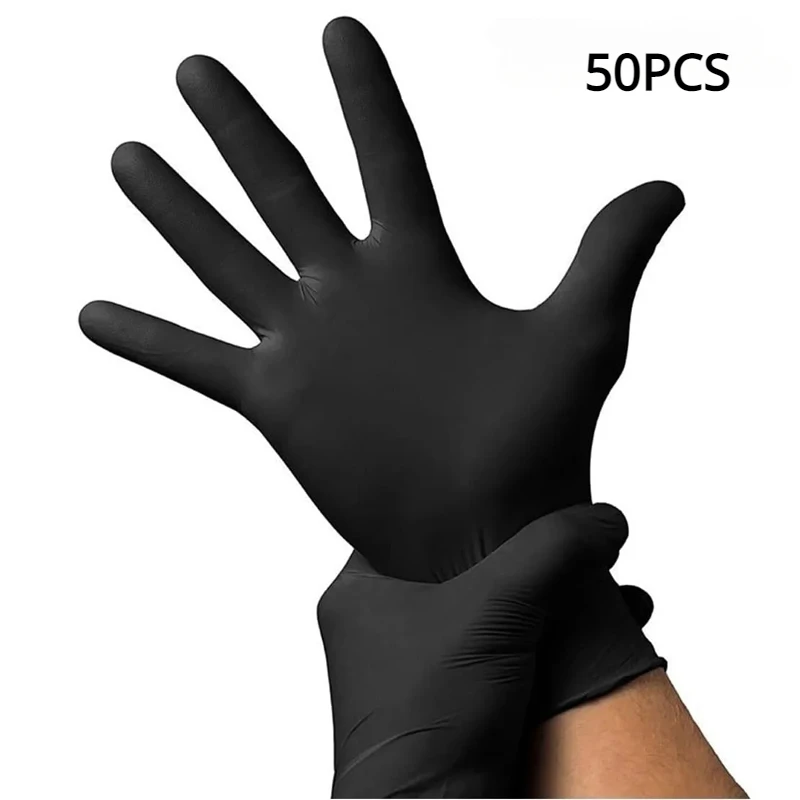 Gants jetables noirs en nitrile présentés sur fond blanc, avec emballage visible.