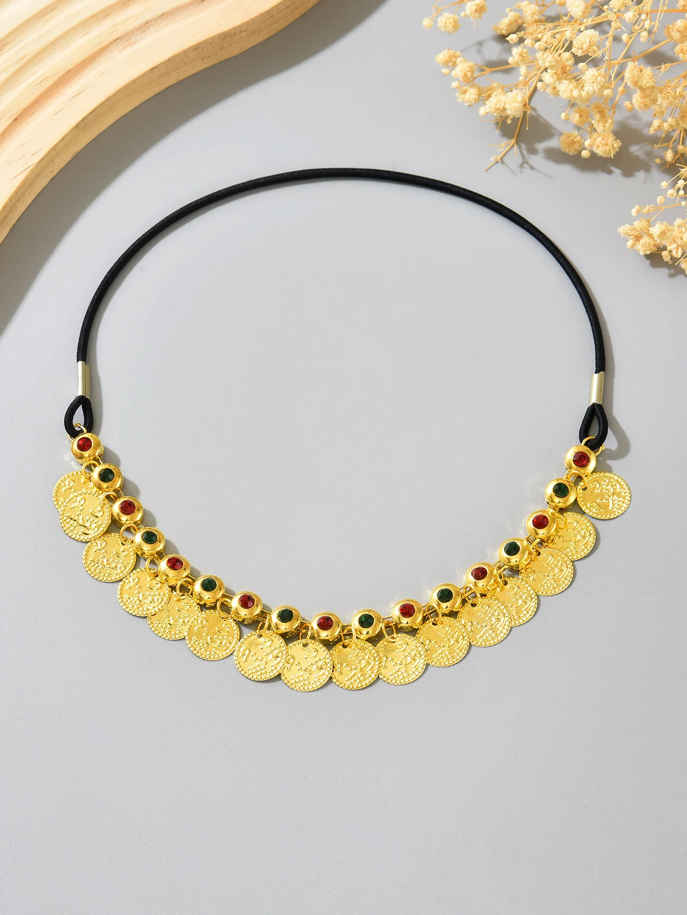 عقد عملات تراثي بحبل أسود – لمسة شرقية فاخرة