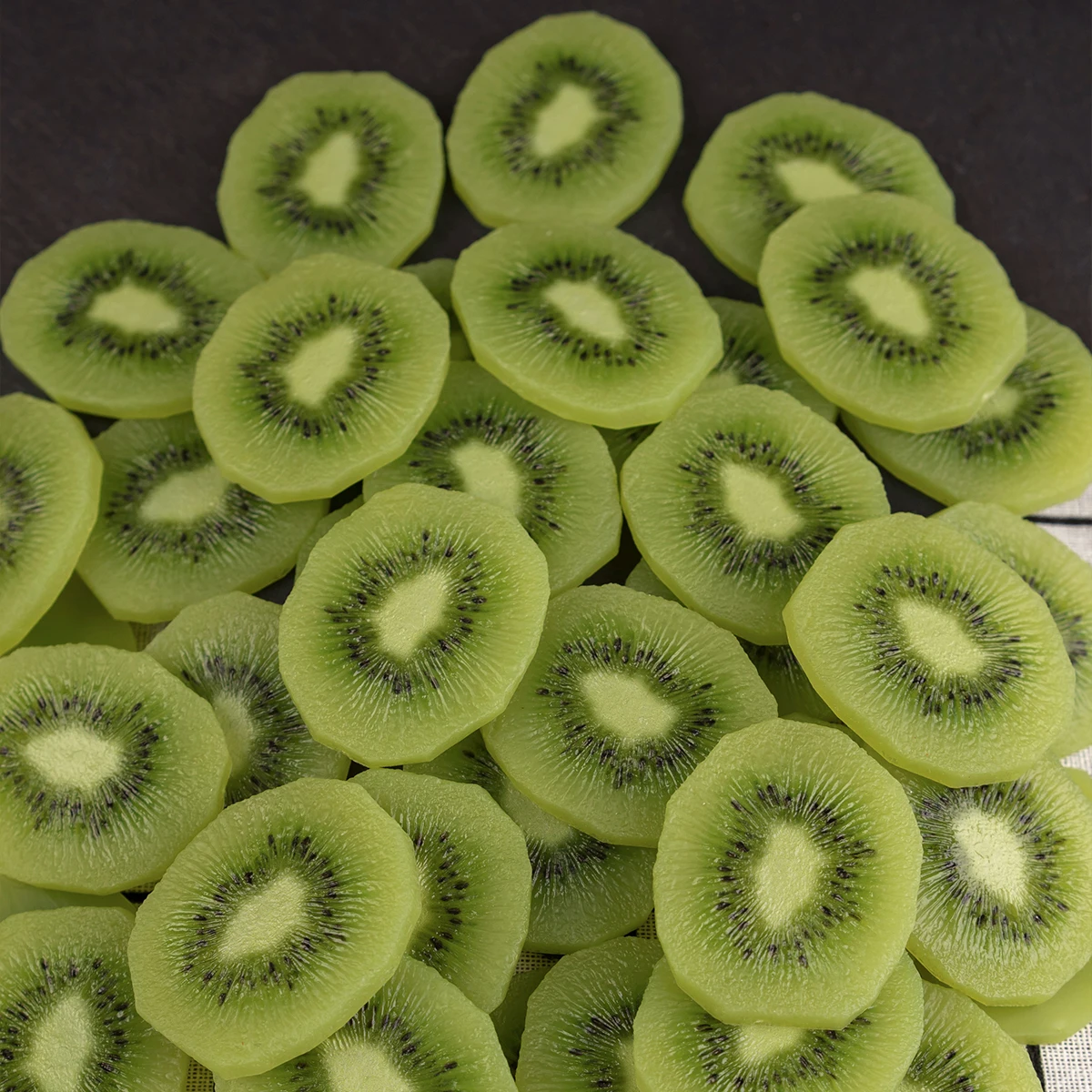 PVC Realistic Kiwi Fruit Slices Prop Display Fresh Artificial Fruits Fake Food Model Peel Skin DIY Candy Real Sample Health artificial fruits and vegetables