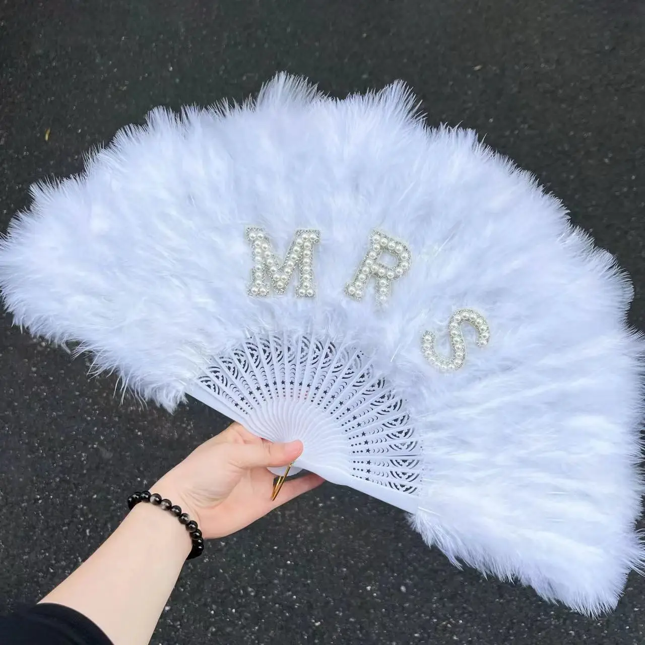 Bride Feather Fan White Bachelorette Hen Do Party Bach Weekend Girls Trip Red Pink Wedding Bridal Shower Decoration Gift 1PCs