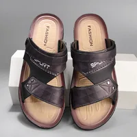 Sandales décontractées à la mode pour hommes, sandales d'été à enfiler, chaussures de plage classiques pour hommes, sandales d'extérieur en cuir, pantoufles pour hommes 2