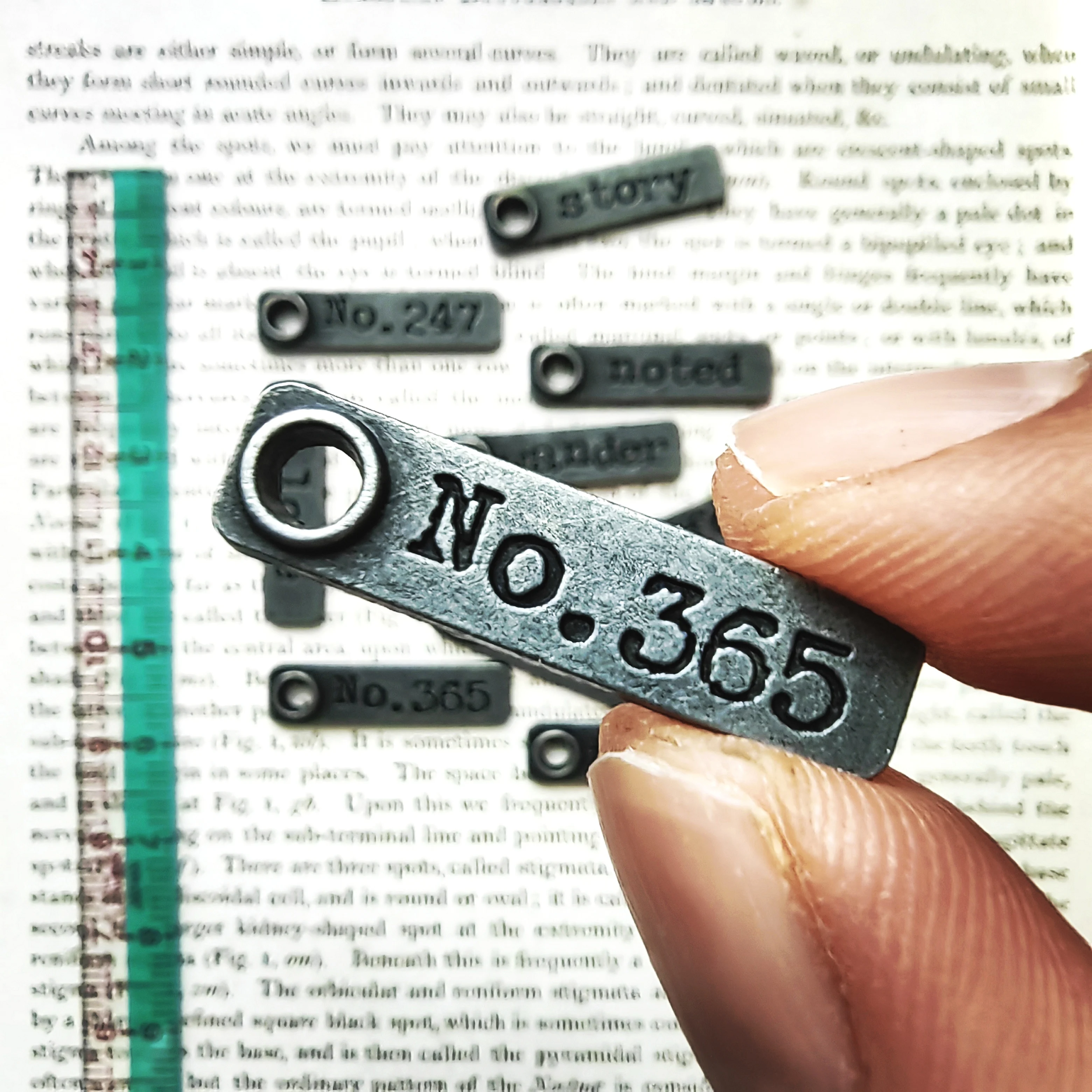 Metal Accessories Retro Tiny Words Junk Journal Scrapbook metal bookmark metal brads scrapbooking decoration